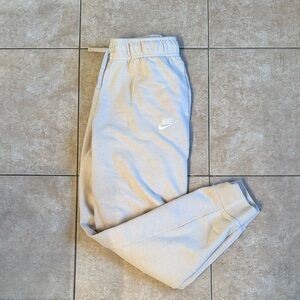 Nike Women’s jogger sweatpants